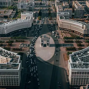 Paris возле триумфальной арки Астана